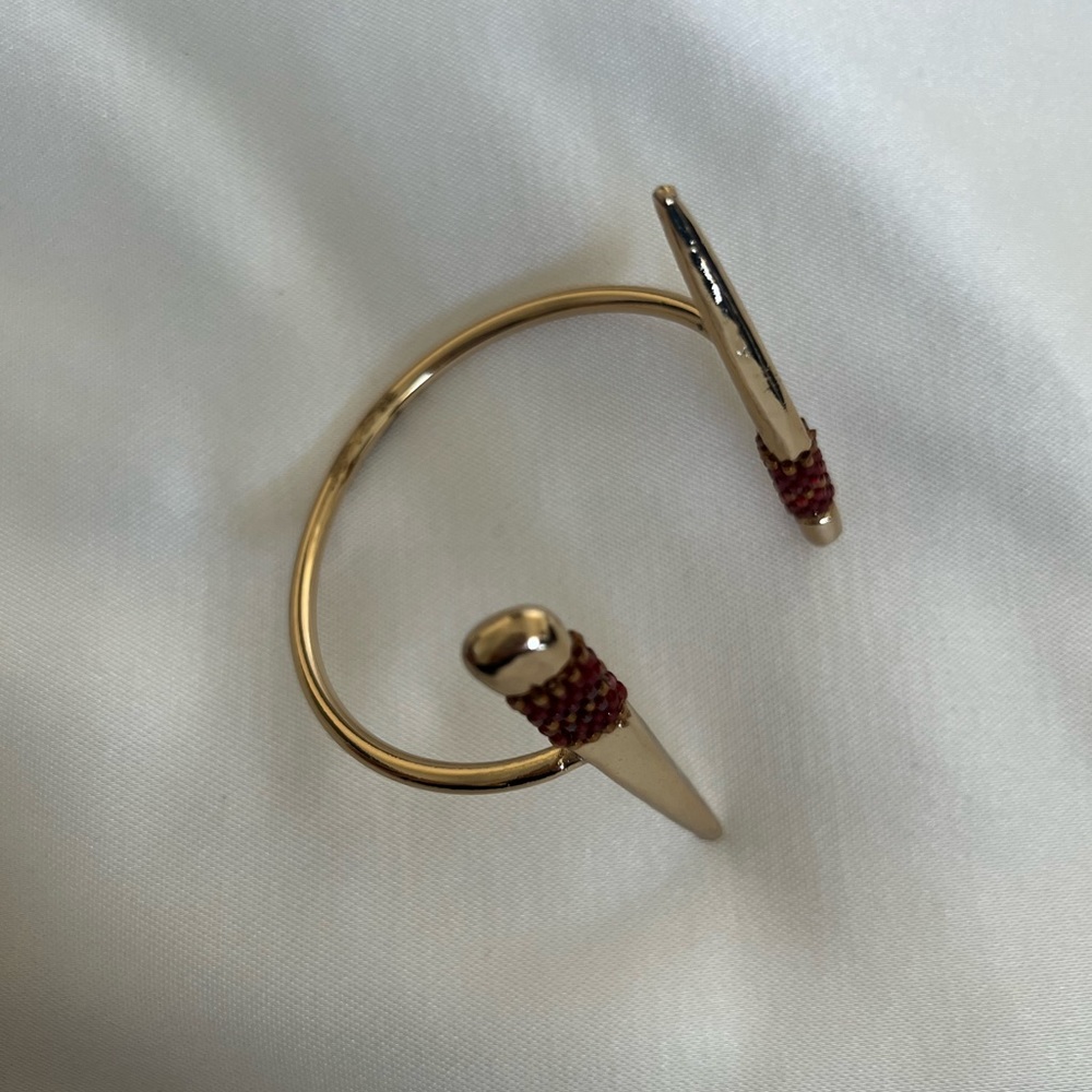 Like new never worn . Amazing bracelet quality from a Colombian designer